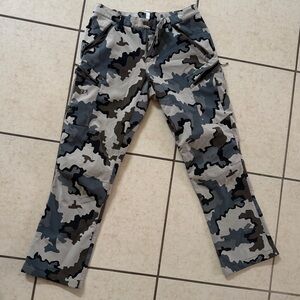 KUIU Gray & Black Camo Cargo Pants